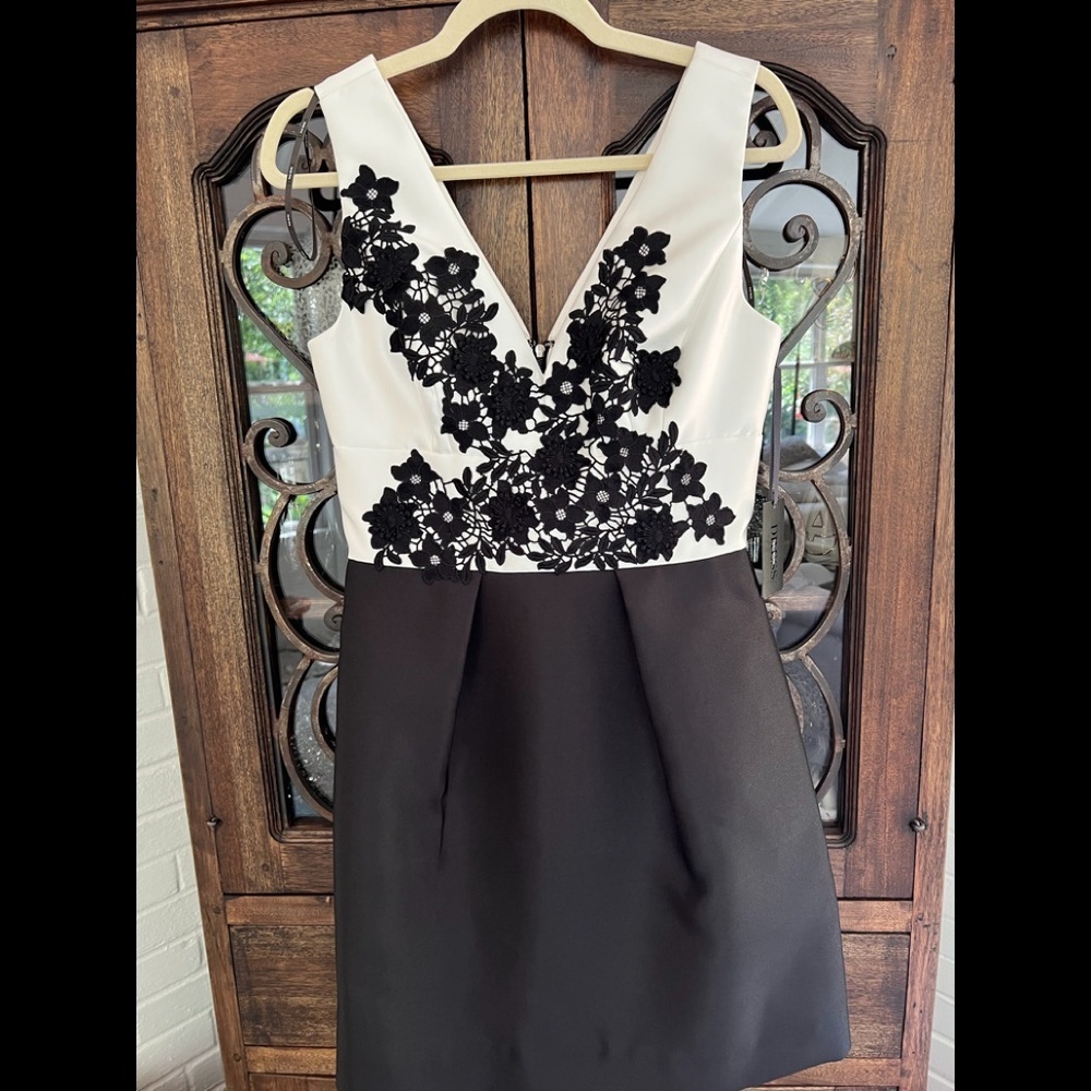 NWT Vera Wang Black & white floral appliqué dress